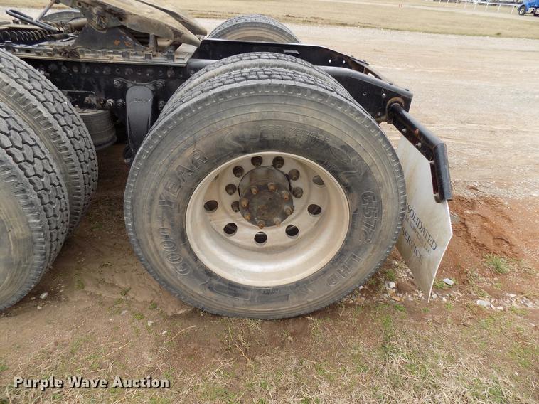 image for item DD3676 2007 Freightliner Century Class semi truck