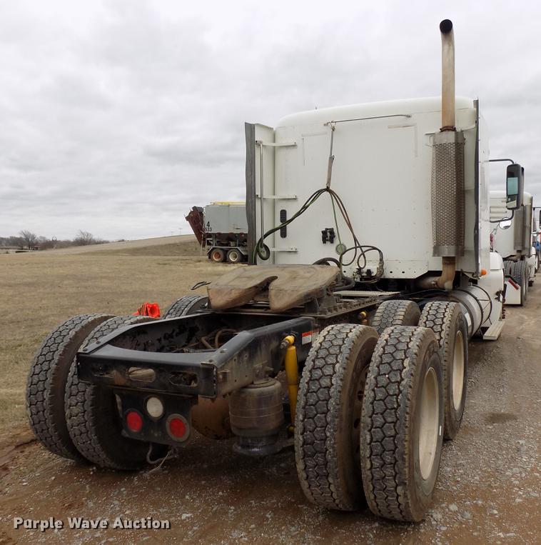 image for item DD3677 2007 Freightliner Century Class semi truck