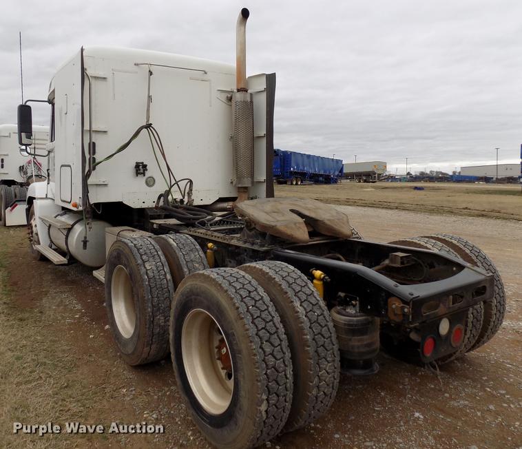 image for item DD3677 2007 Freightliner Century Class semi truck