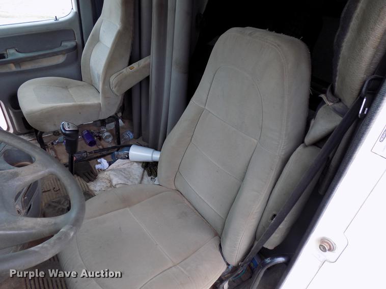 image for item DD3677 2007 Freightliner Century Class semi truck