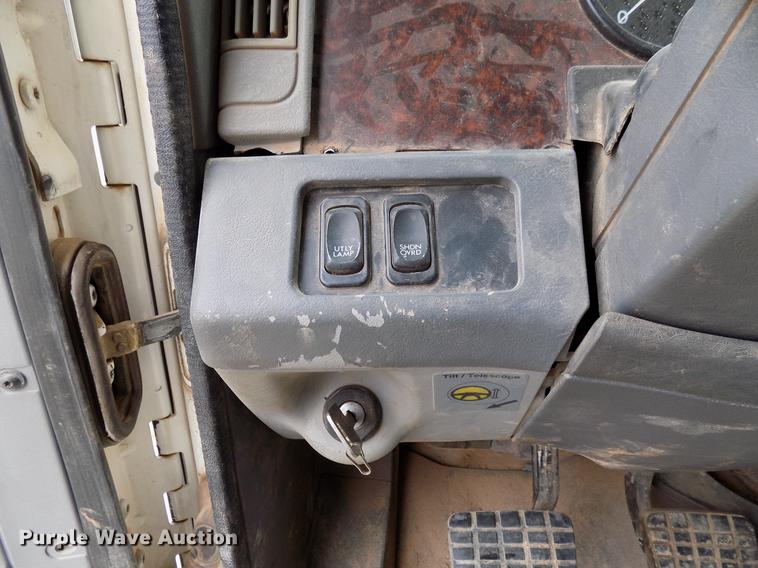 image for item DD3677 2007 Freightliner Century Class semi truck