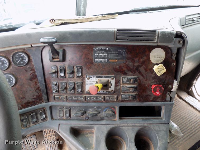 image for item DD3677 2007 Freightliner Century Class semi truck