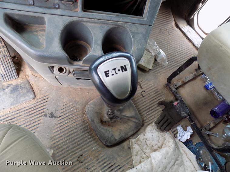 image for item DD3677 2007 Freightliner Century Class semi truck