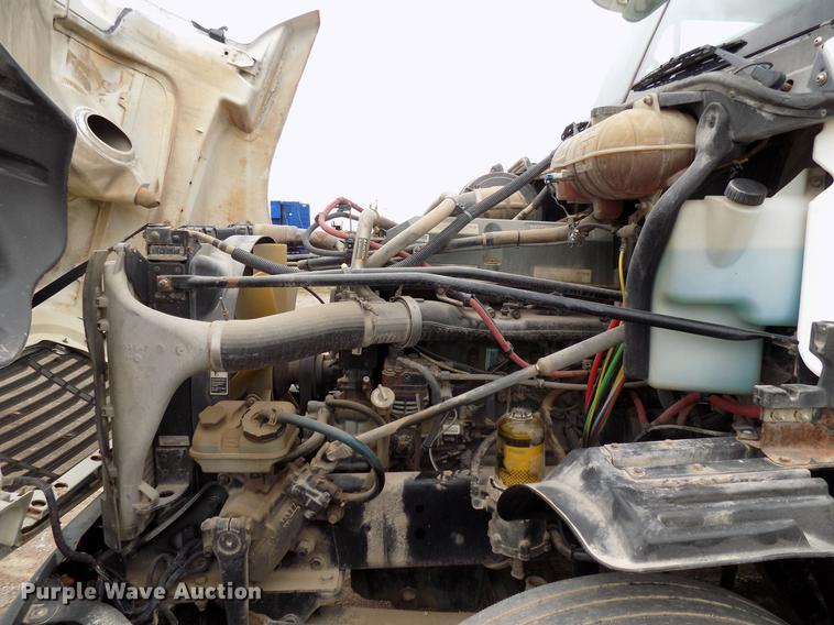 image for item DD3677 2007 Freightliner Century Class semi truck