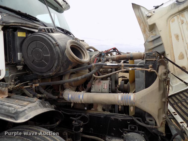 image for item DD3677 2007 Freightliner Century Class semi truck