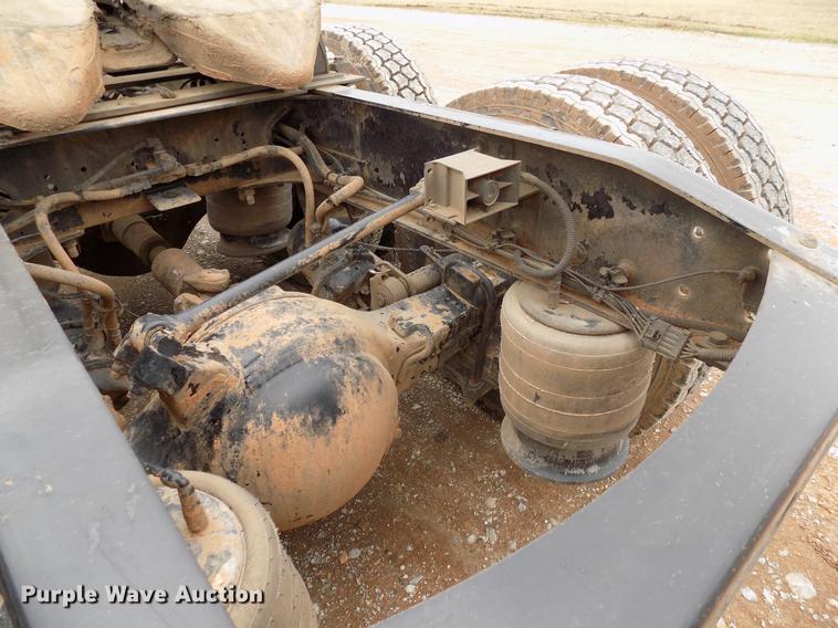 image for item DD3677 2007 Freightliner Century Class semi truck