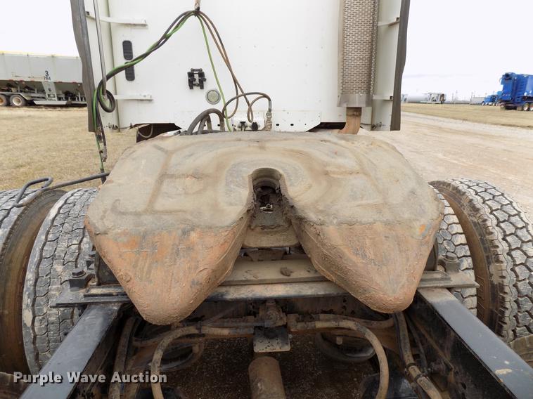 image for item DD3677 2007 Freightliner Century Class semi truck