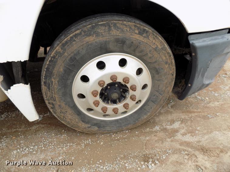 image for item DD3677 2007 Freightliner Century Class semi truck