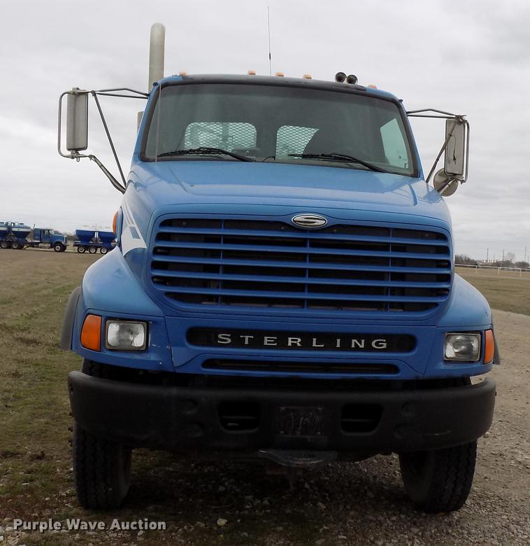 image for item DD3678 2007 Sterling LT9500 semi truck