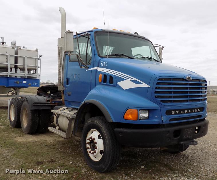 image for item DD3678 2007 Sterling LT9500 semi truck