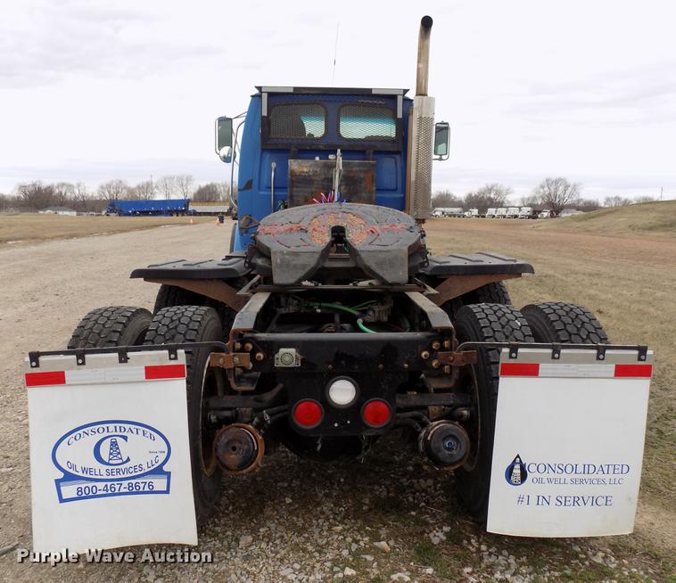 image for item DD3678 2007 Sterling LT9500 semi truck