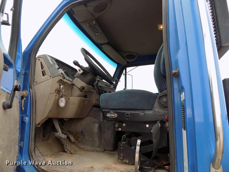 image for item DD3678 2007 Sterling LT9500 semi truck