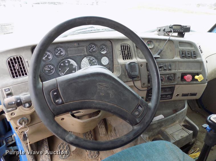 image for item DD3678 2007 Sterling LT9500 semi truck