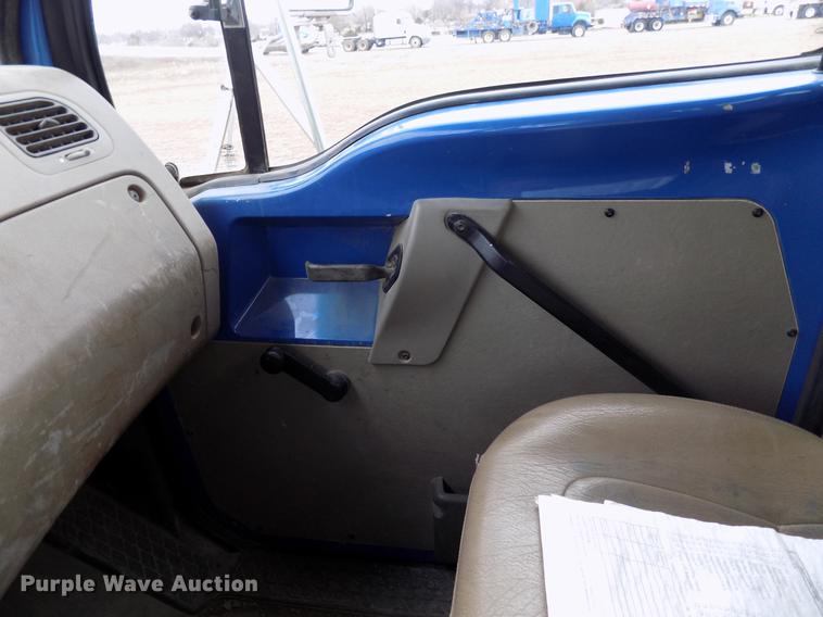 image for item DD3678 2007 Sterling LT9500 semi truck