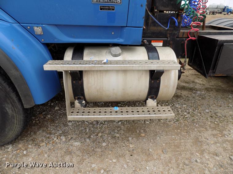 image for item DD3678 2007 Sterling LT9500 semi truck