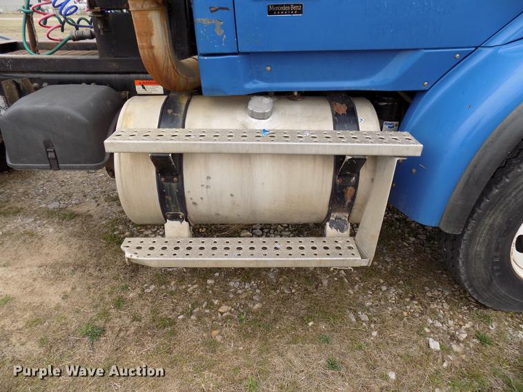 image for item DD3678 2007 Sterling LT9500 semi truck