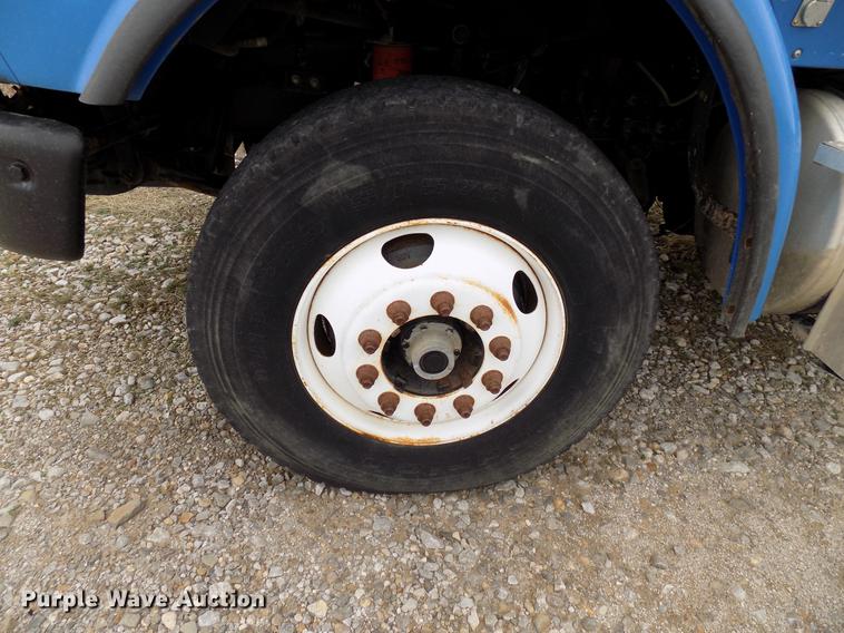 image for item DD3678 2007 Sterling LT9500 semi truck