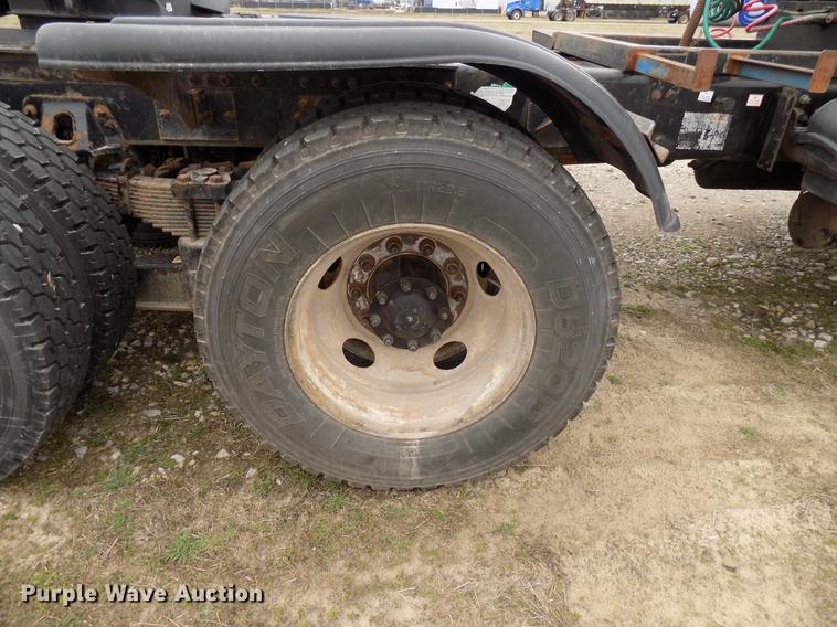 image for item DD3678 2007 Sterling LT9500 semi truck