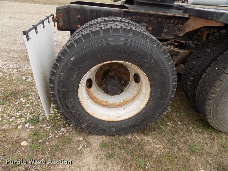 image for item DD3678 2007 Sterling LT9500 semi truck