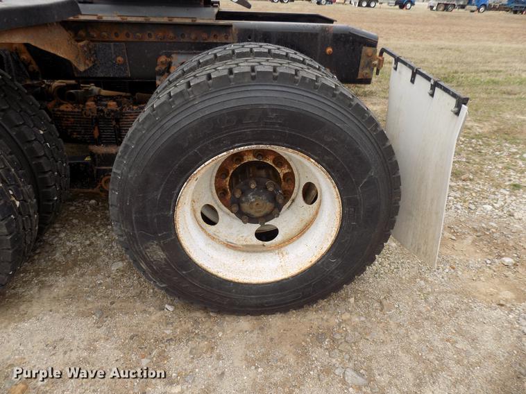 image for item DD3678 2007 Sterling LT9500 semi truck