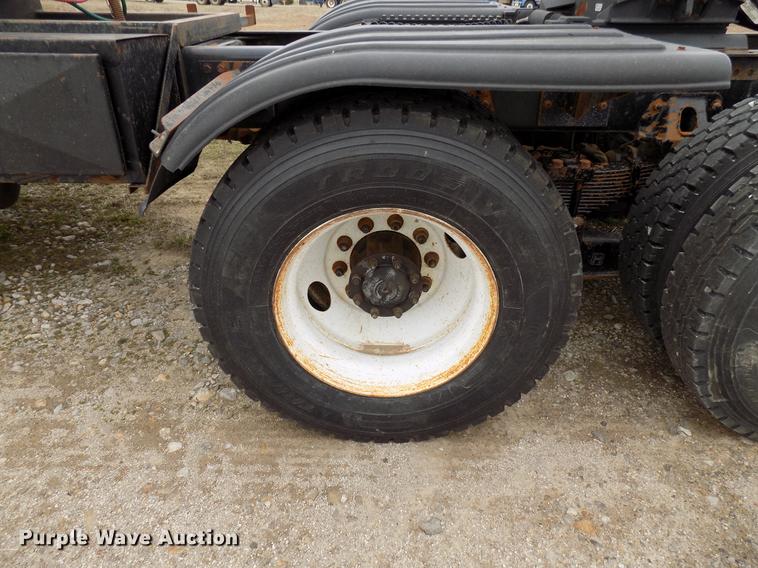 image for item DD3678 2007 Sterling LT9500 semi truck