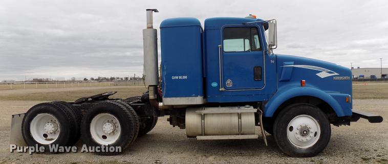 image for item DD3680 1994 Kenworth T800 semi truck