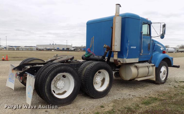 image for item DD3680 1994 Kenworth T800 semi truck