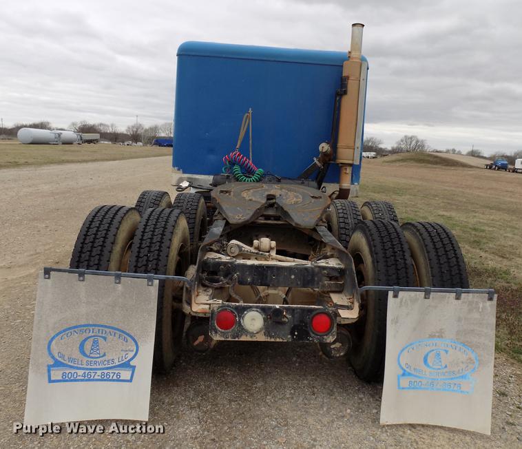 image for item DD3680 1994 Kenworth T800 semi truck