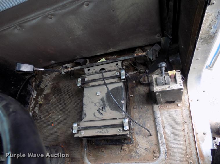 image for item DD3680 1994 Kenworth T800 semi truck