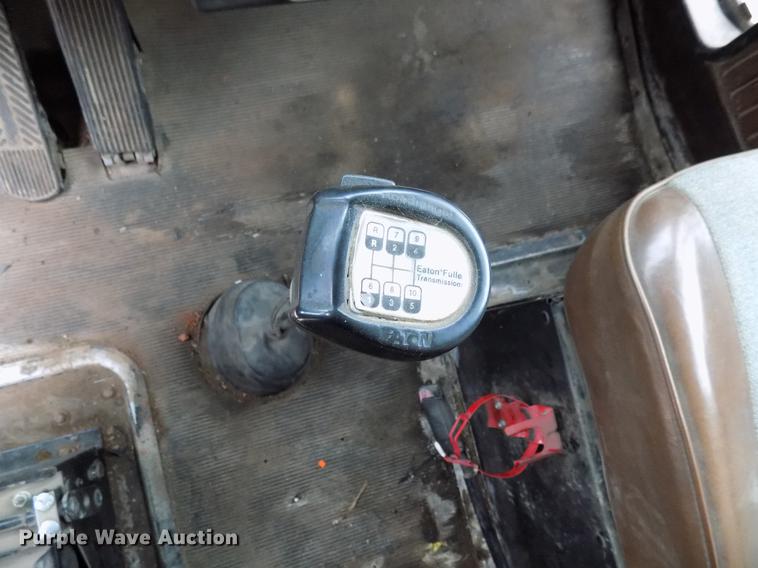 image for item DD3680 1994 Kenworth T800 semi truck