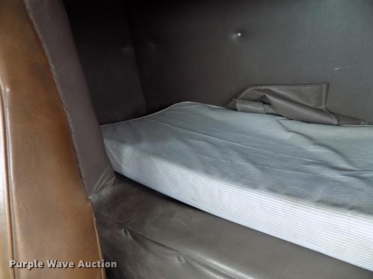 image for item DD3680 1994 Kenworth T800 semi truck