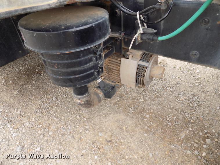 image for item DD3680 1994 Kenworth T800 semi truck