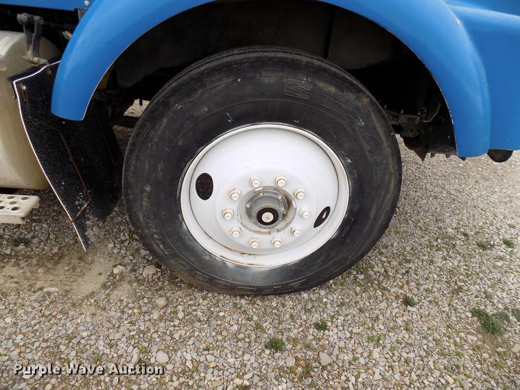 image for item DD3680 1994 Kenworth T800 semi truck