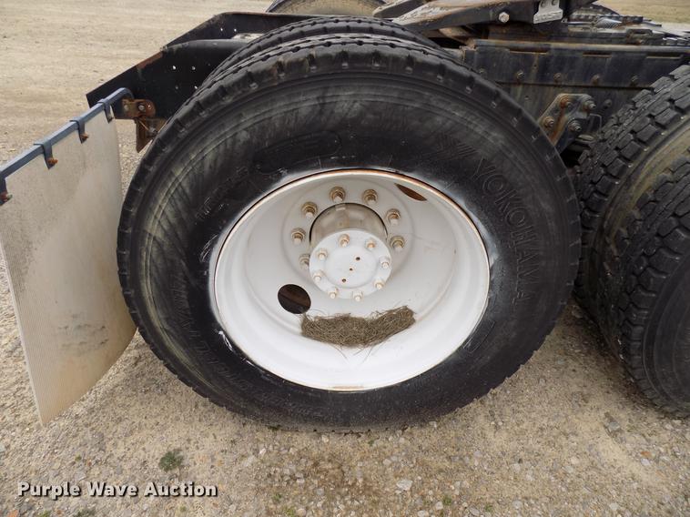 image for item DD3680 1994 Kenworth T800 semi truck