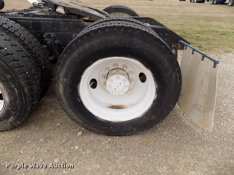 image for item DD3680 1994 Kenworth T800 semi truck