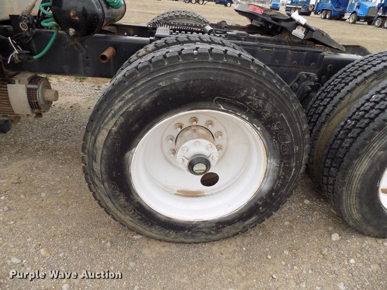 image for item DD3680 1994 Kenworth T800 semi truck