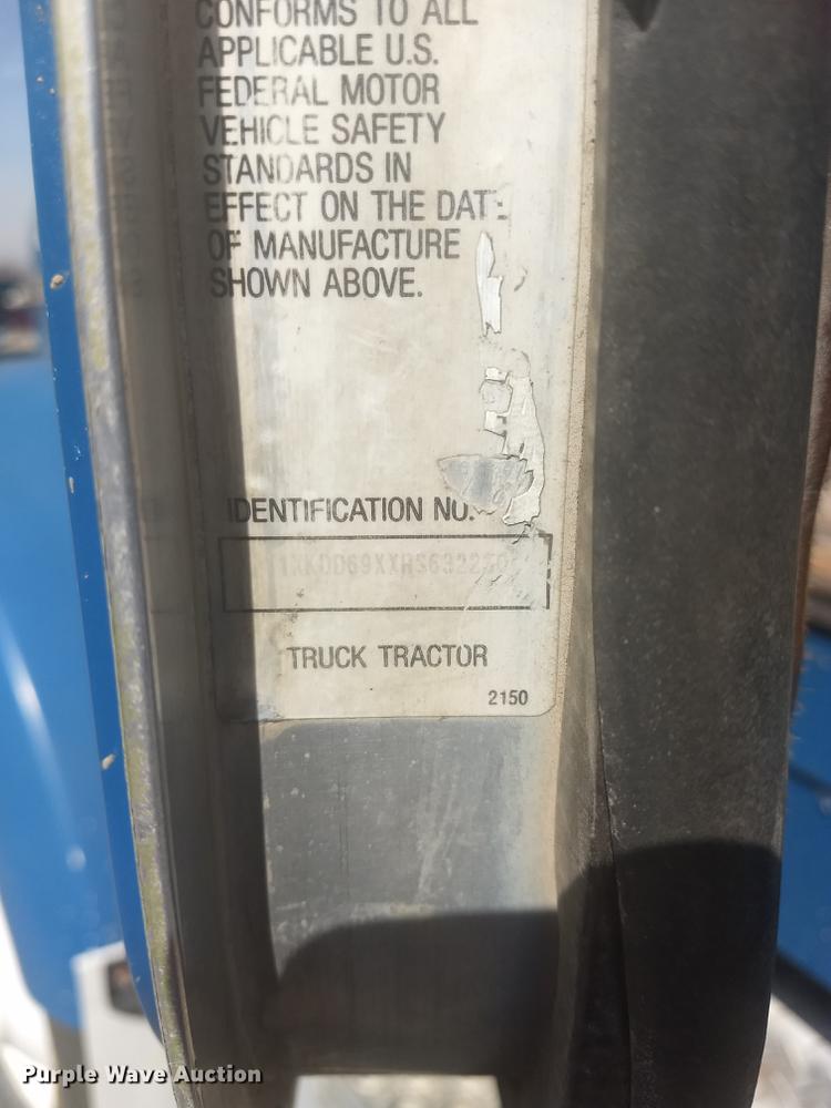 image for item DD3680 1994 Kenworth T800 semi truck