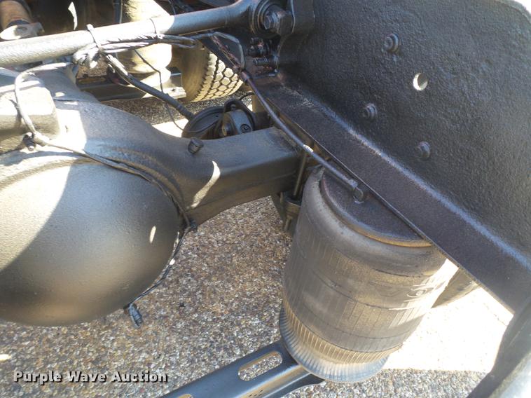 image for item DE1366 2009 Volvo VN semi truck