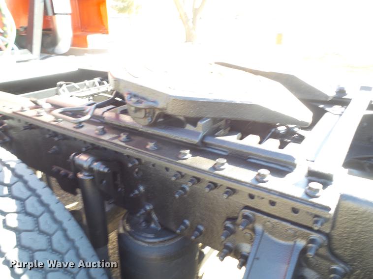 image for item DE1366 2009 Volvo VN semi truck