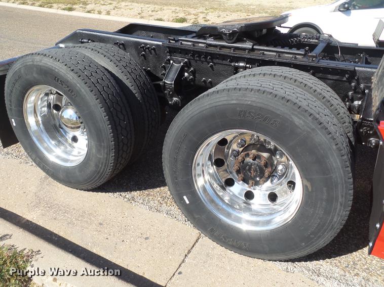 image for item DE1366 2009 Volvo VN semi truck