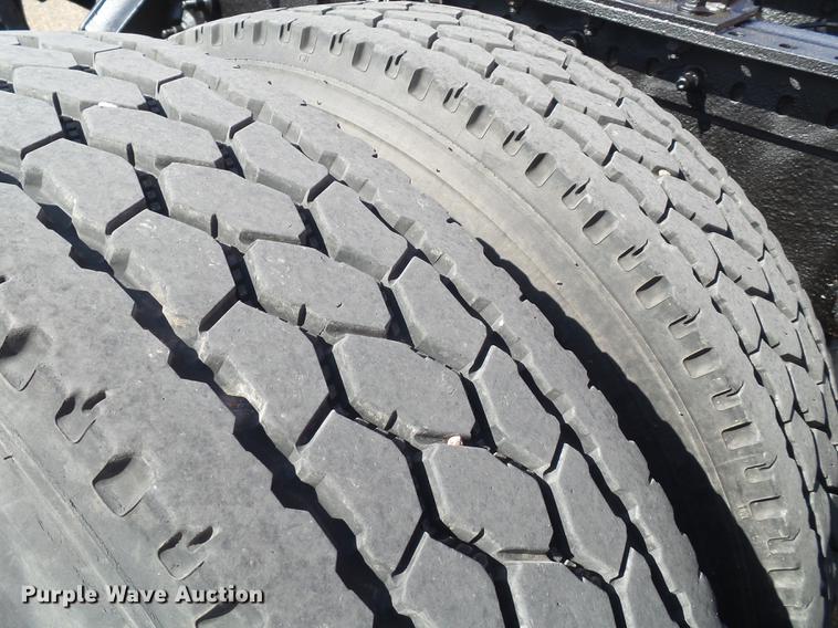 image for item DE1366 2009 Volvo VN semi truck