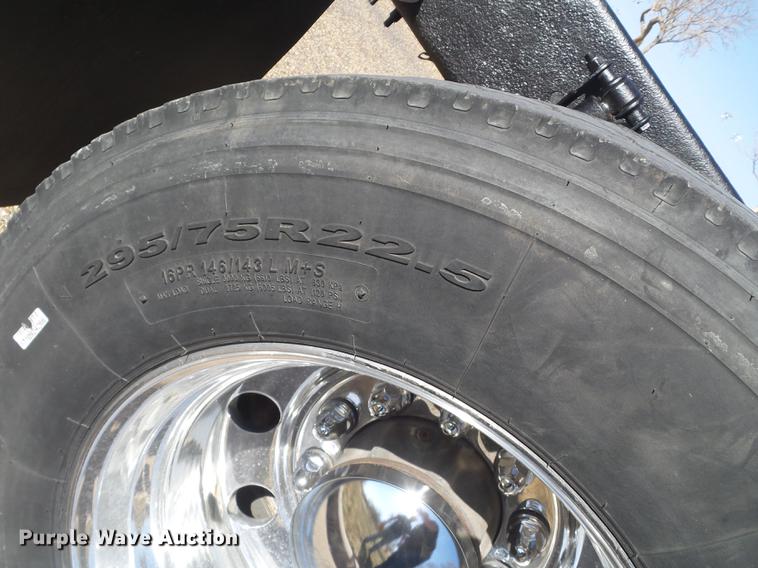 image for item DE1366 2009 Volvo VN semi truck