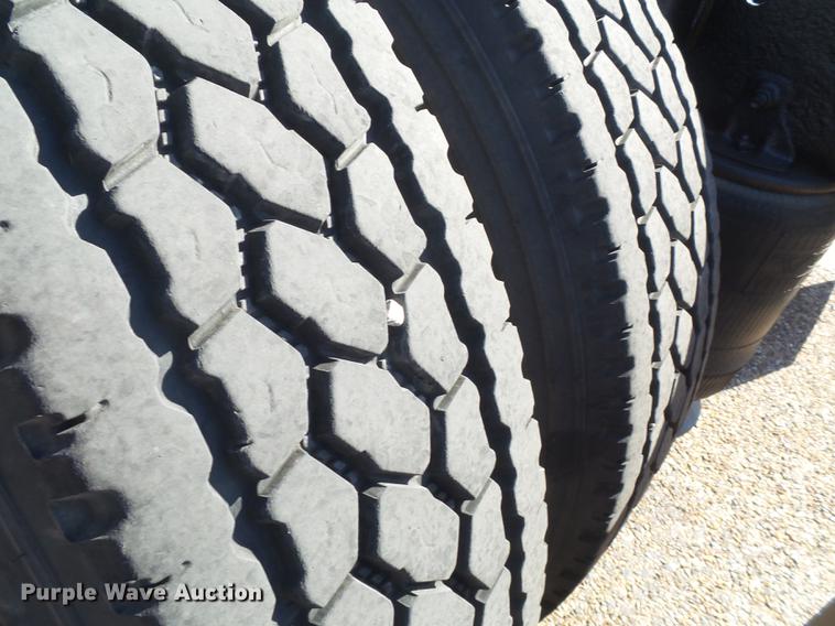 image for item DE1366 2009 Volvo VN semi truck