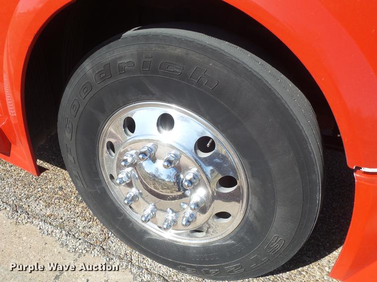 image for item DE1366 2009 Volvo VN semi truck