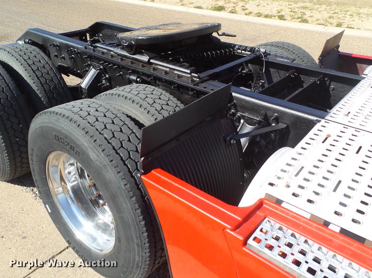 image for item DE1366 2009 Volvo VN semi truck