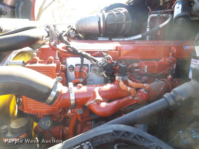 image for item DE1366 2009 Volvo VN semi truck