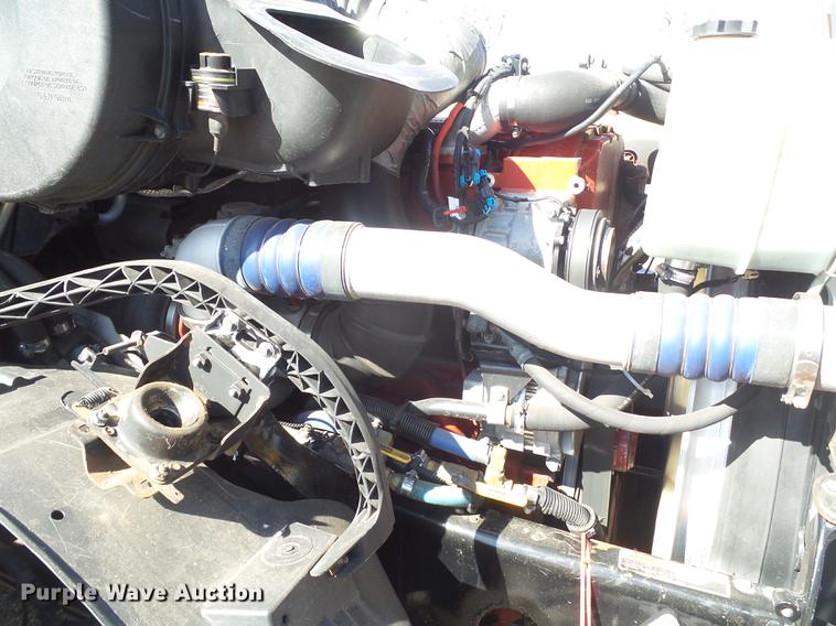 image for item DE1366 2009 Volvo VN semi truck