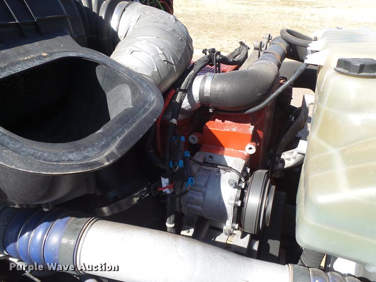 image for item DE1366 2009 Volvo VN semi truck