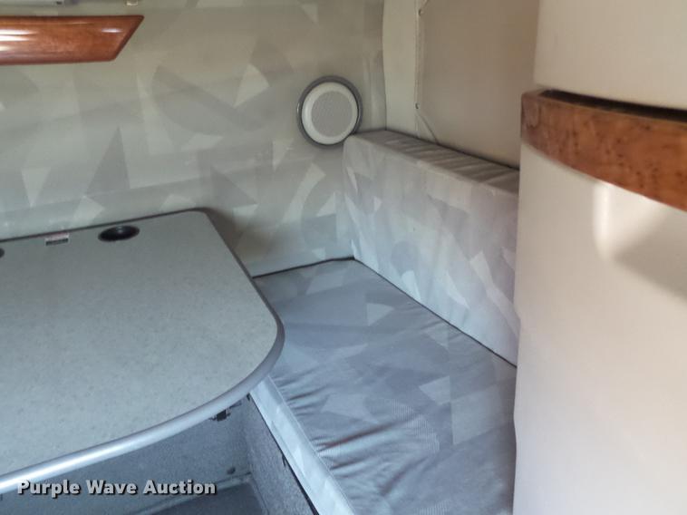 image for item DE1366 2009 Volvo VN semi truck