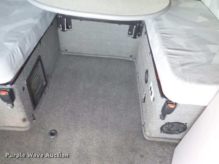 image for item DE1366 2009 Volvo VN semi truck